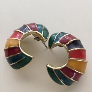 511 Vtg 1980’s Shell Shaped Multicolored enameled Earrings